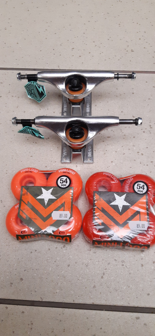 Skateboard komplet Rok wojownika 8.25 Skateboard komplet Rok wojownika 8.25